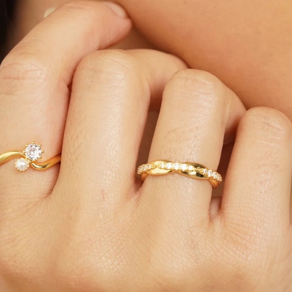 Aurora Gold Crystal Ring - Picture 3 of 5